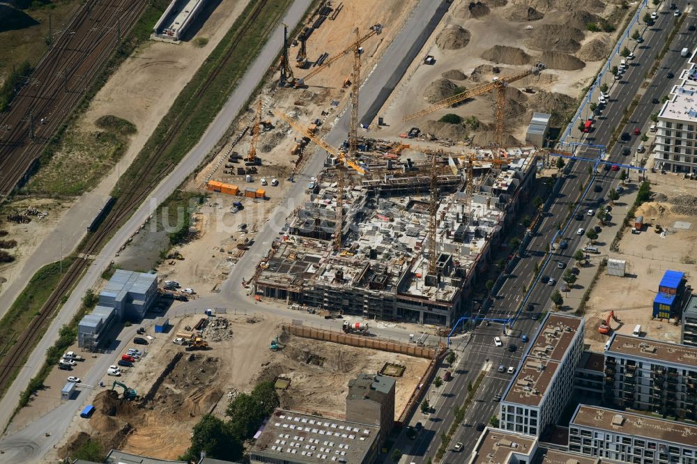 Luftbild Berlin - Baustelle zum Neubau eines Wohn- und Geschäftshauses QH Core im Ortsteil Moabit in Berlin, Deutschland