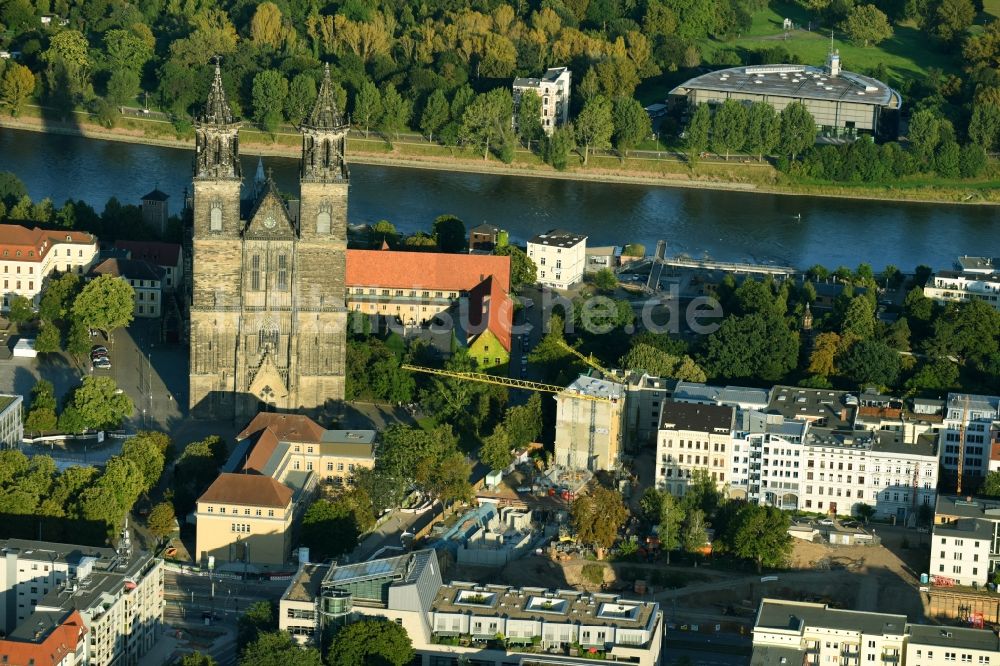 Magdeburg aus der Vogelperspektive: Baustelle zum Neubau eines Wohn- und Geschäftshauses an der Danzstraße Ecke Breiter Weg im Ortsteil Altstadt in Magdeburg im Bundesland Sachsen-Anhalt, Deutschland