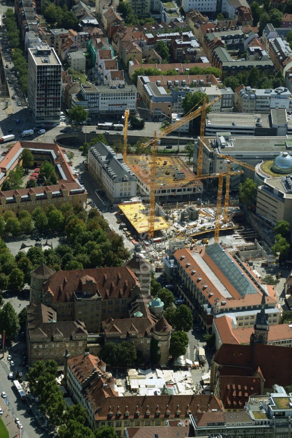 Stuttgart von oben - Baustelle zum Neubau Wohn-und Geschäftshauses Dorotheen Quartier in Stuttgart im Bundesland Baden-Württemberg