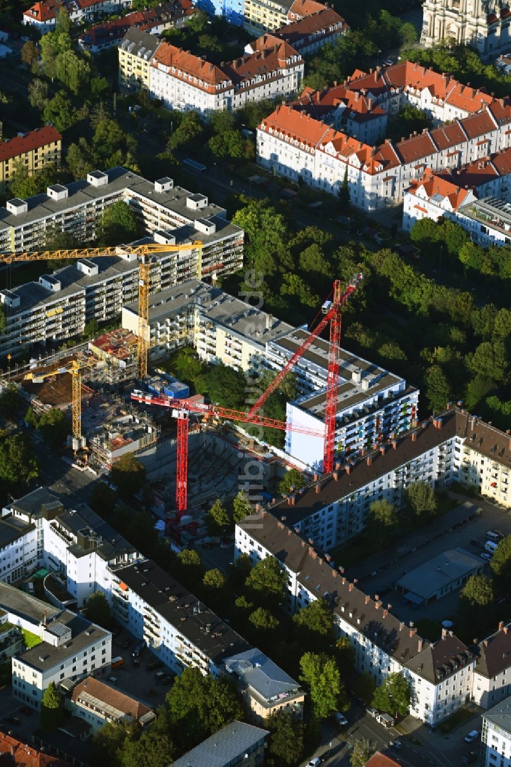 Luftbild München - Baustelle zum Neubau eines Wohn- und Geschäftshauses eins8eins im Ortsteil Sendling-Westpark in München im Bundesland Bayern, Deutschland