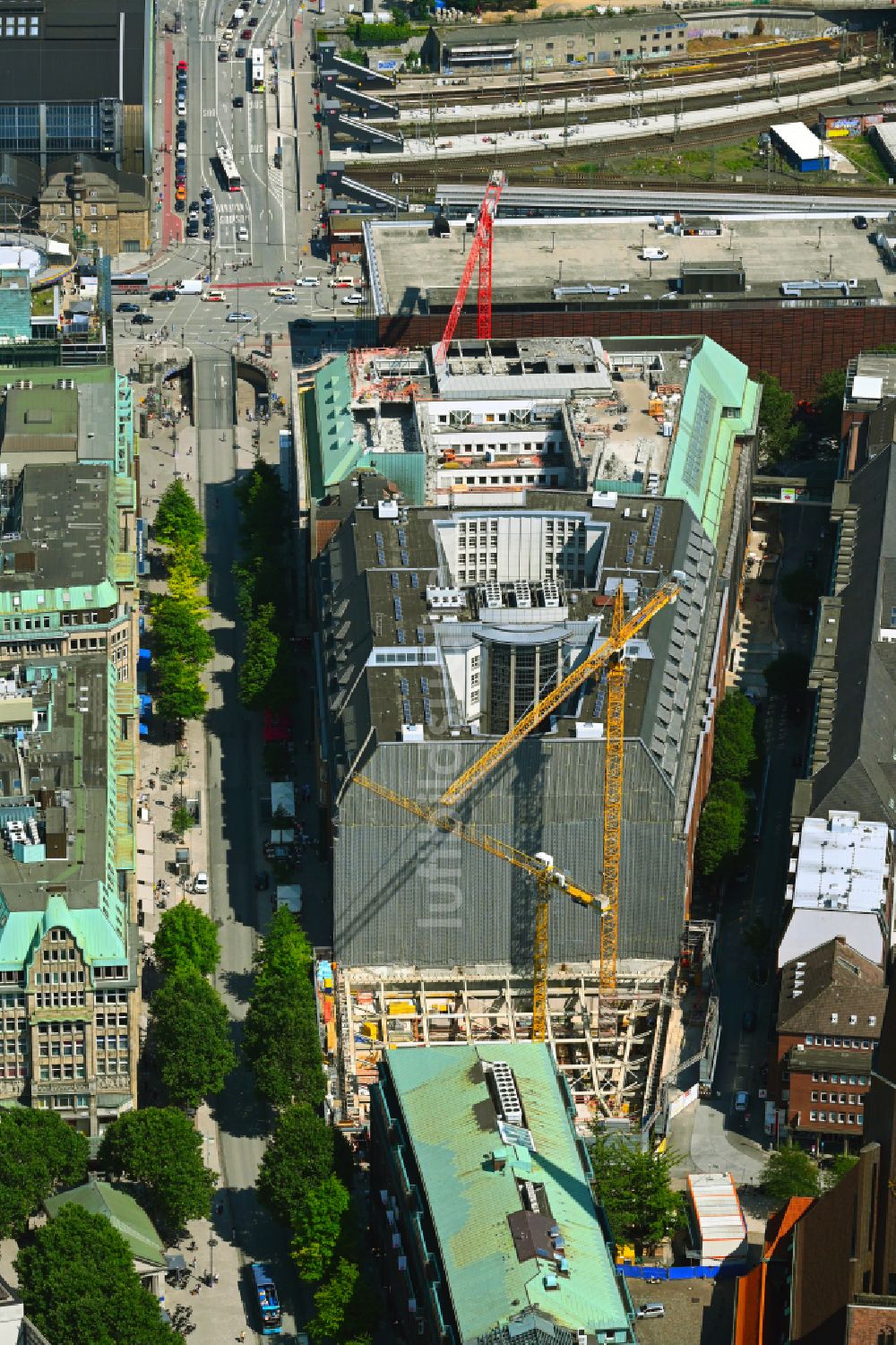 Hamburg aus der Vogelperspektive: Baustelle zum Neubau eines Wohn- und Geschäftshauses Elisen- Palais in Hamburg, Deutschland