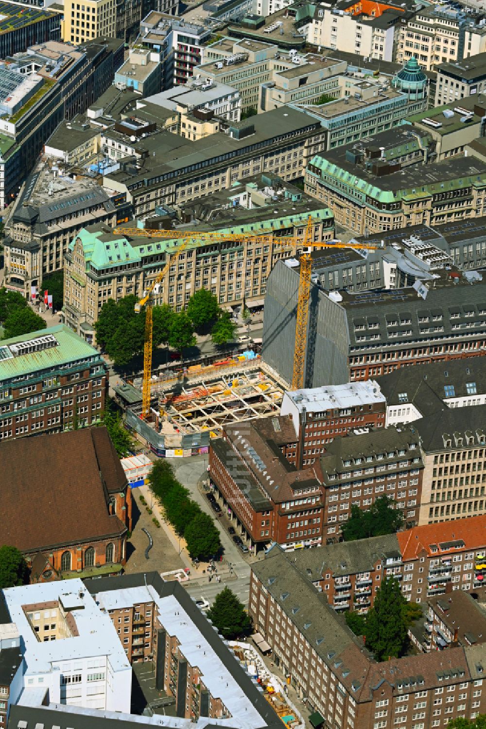 Luftbild Hamburg - Baustelle zum Neubau eines Wohn- und Geschäftshauses Elisen- Palais in Hamburg, Deutschland