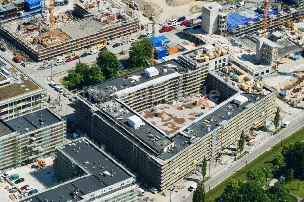 Luftaufnahme München - Baustelle zum Neubau eines Wohn- und Geschäftshauses der GVG Grundstücks- Verwaltungs- und -Verwertungsgesellschaft mbH im Ortsteil Bogenhausen in München im Bundesland Bayern, Deutschland