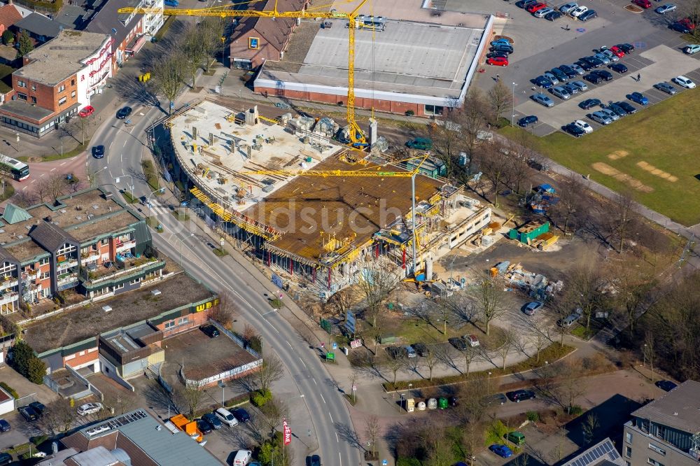 Luftaufnahme Bottrop - Baustelle zum Neubau eines Wohn- und Geschäftshauses Hauptstraße Ecke Schulze-Delitzsch-Straße in Bottrop im Bundesland Nordrhein-Westfalen