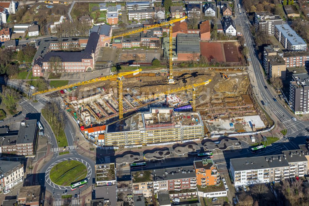 Herten von oben - Baustelle zum Neubau eines Wohn- und Geschäftshauses Hertener Höfe in Herten im Bundesland Nordrhein-Westfalen, Deutschland