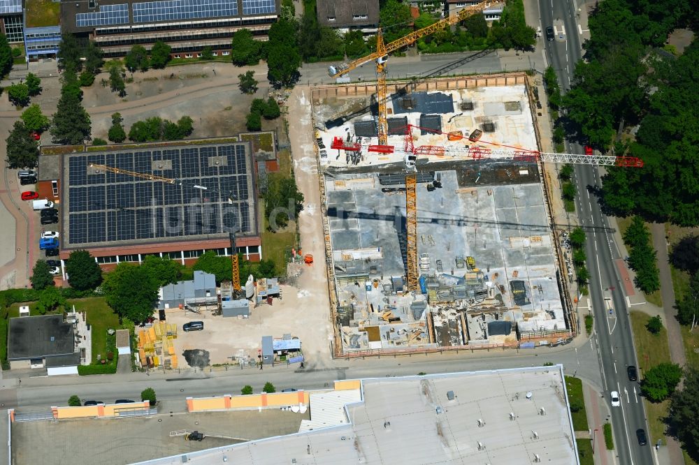 Lehrte aus der Vogelperspektive: Baustelle zum Neubau eines Wohn- und Geschäftshauses Manskestraße in Lehrte im Bundesland Niedersachsen, Deutschland