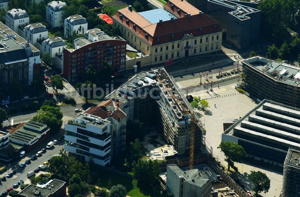 Berlin von oben - Baustelle zum Neubau eines Wohn- und Geschäftshauses an der Markgrafenstraße Ecke Lindenstraße im Ortsteil Kreuzberg in Berlin, Deutschland