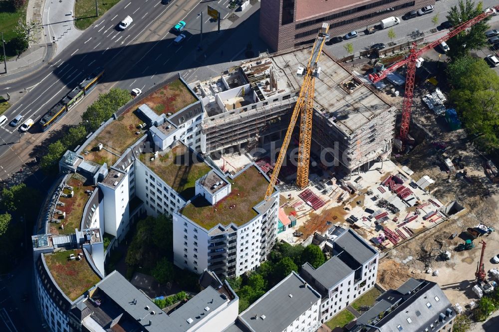 Leipzig aus der Vogelperspektive: Baustelle zum Neubau eines Wohn- und Geschäftshauses an der Nonnenmühlgasse in Leipzig im Bundesland Sachsen, Deutschland