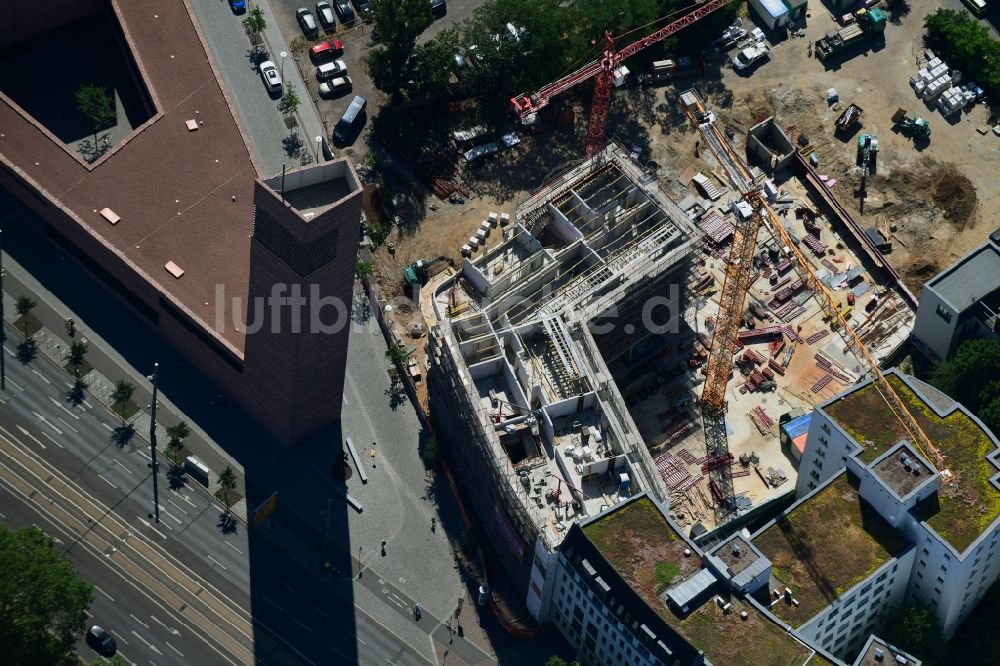 Leipzig von oben - Baustelle zum Neubau eines Wohn- und Geschäftshauses an der Nonnenmühlgasse in Leipzig im Bundesland Sachsen, Deutschland