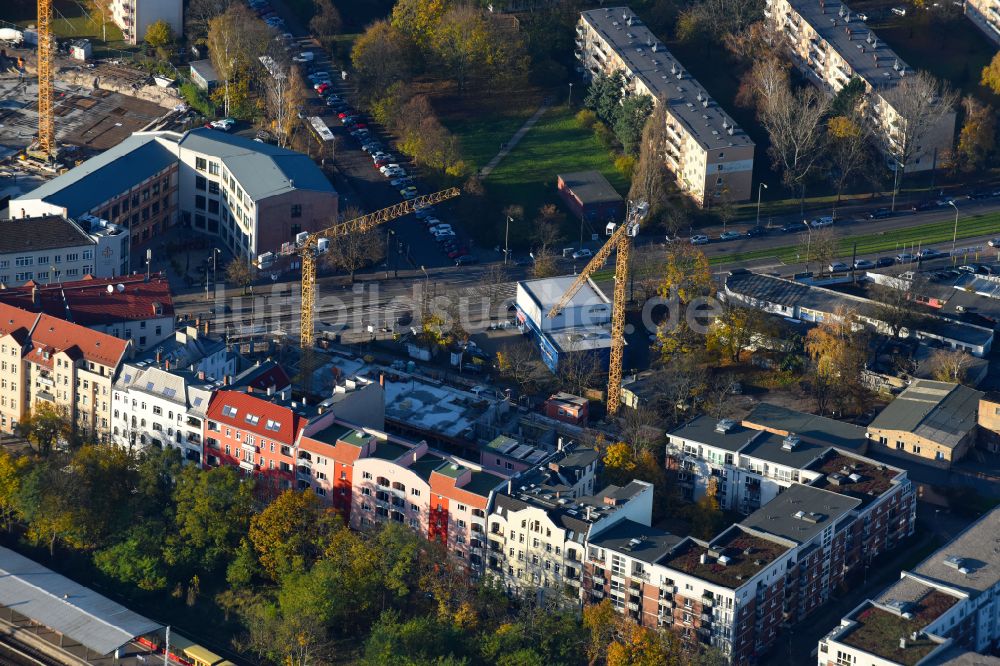 Luftaufnahme Berlin - Baustelle zum Neubau eines Wohn- und Geschäftshauses im Ortsteil Köpenick in Berlin, Deutschland