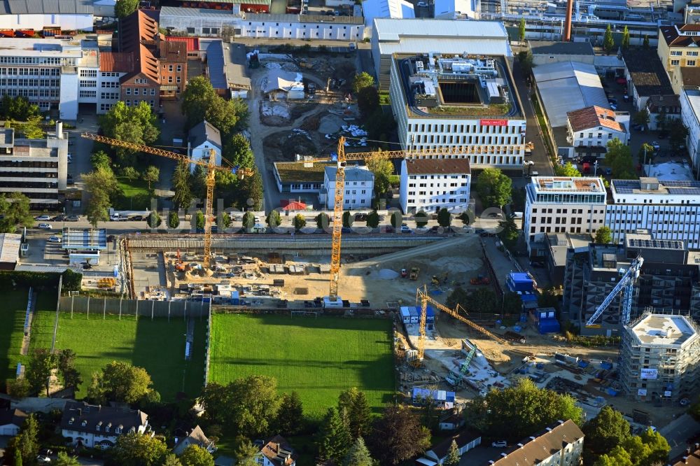 Luftbild München - Baustelle zum Neubau eines Wohn- und Geschäftshauses im Ortsteil Sendling-Westpark in München im Bundesland Bayern, Deutschland