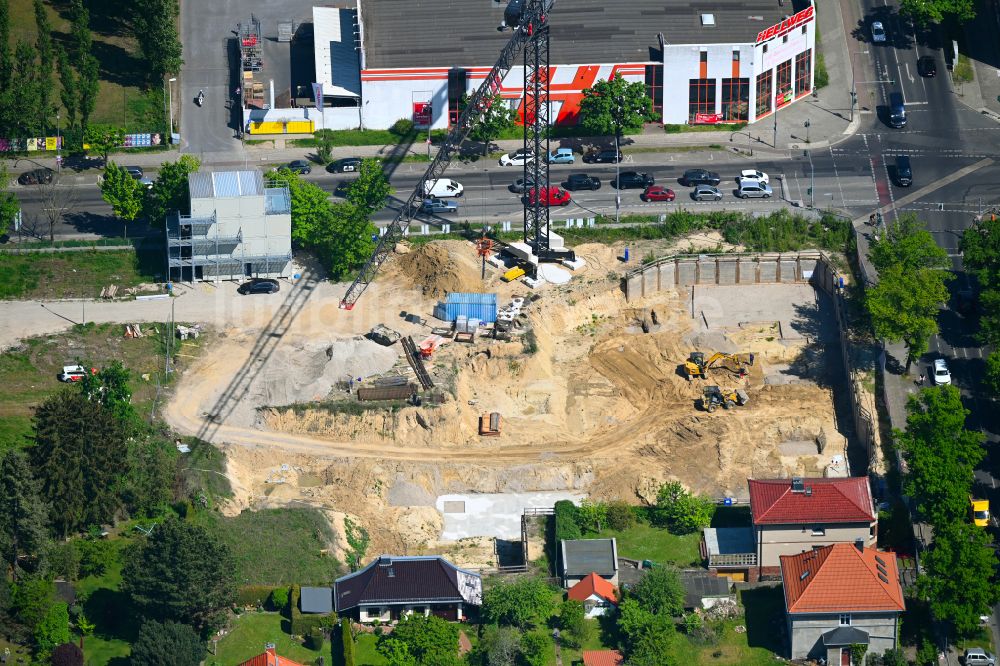 Berlin aus der Vogelperspektive: Baustelle zum Neubau eines Wohn- und Geschäftshauses im Ortsteil Weißensee in Berlin, Deutschland