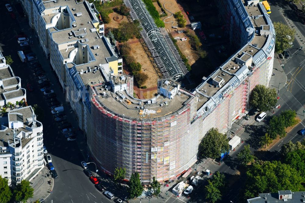 Luftbild Berlin - Baustelle zum Neubau eines Wohn- und Geschäftshauses an der Passauer Straße - Ansbacher Straße Ecke Lietzenburger Straße Baustelle im Ortsteil Wilmersdorf in Berlin, Deutschland