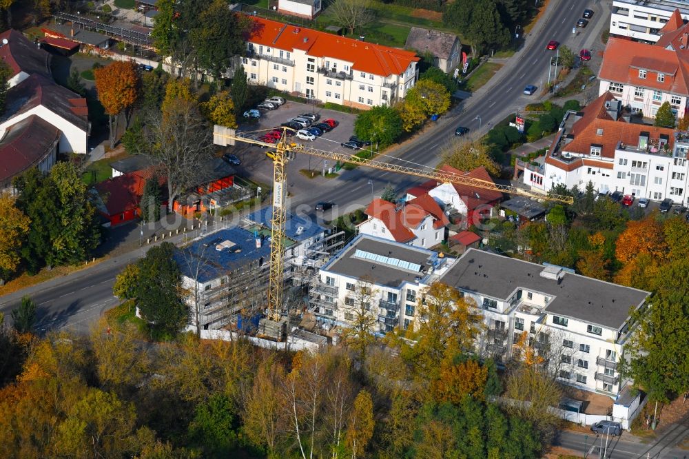 Wandlitz aus der Vogelperspektive: Baustelle zum Neubau eines Wohn- und Geschäftshauses an der Prenzlauer Chaussee - Lanker Weg in Wandlitz im Bundesland Brandenburg, Deutschland