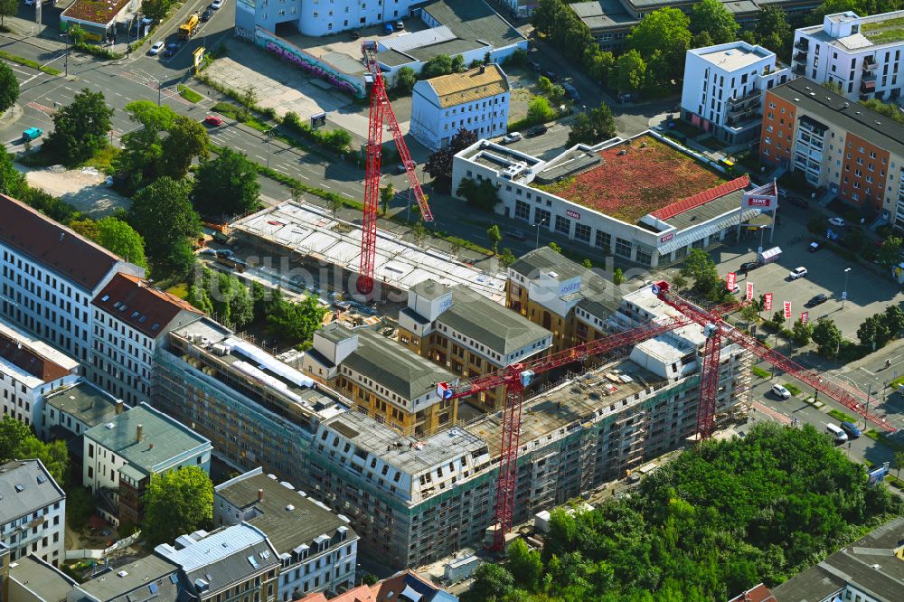 Luftaufnahme Leipzig - Baustelle zum Neubau eines Wohn- und Geschäftshauses Quartiers Kreuzstraße in Leipzig im Bundesland Sachsen, Deutschland