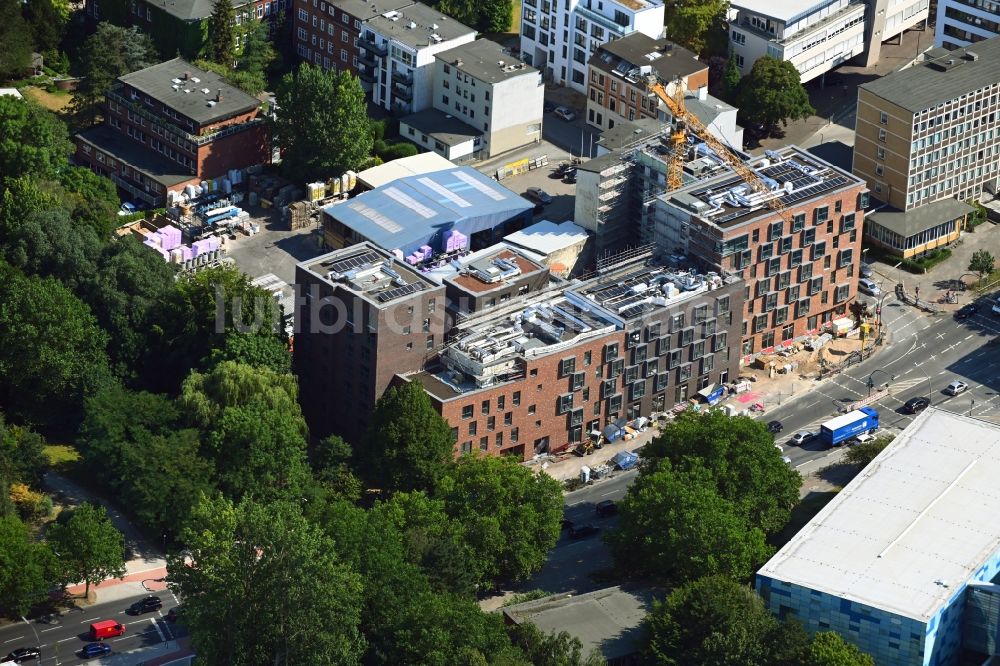 Hamburg aus der Vogelperspektive: Baustelle zum Neubau eines Wohn- und Geschäftshauses Wohn- und Geschäftshaus in Wandsbek in Hamburg, Deutschland