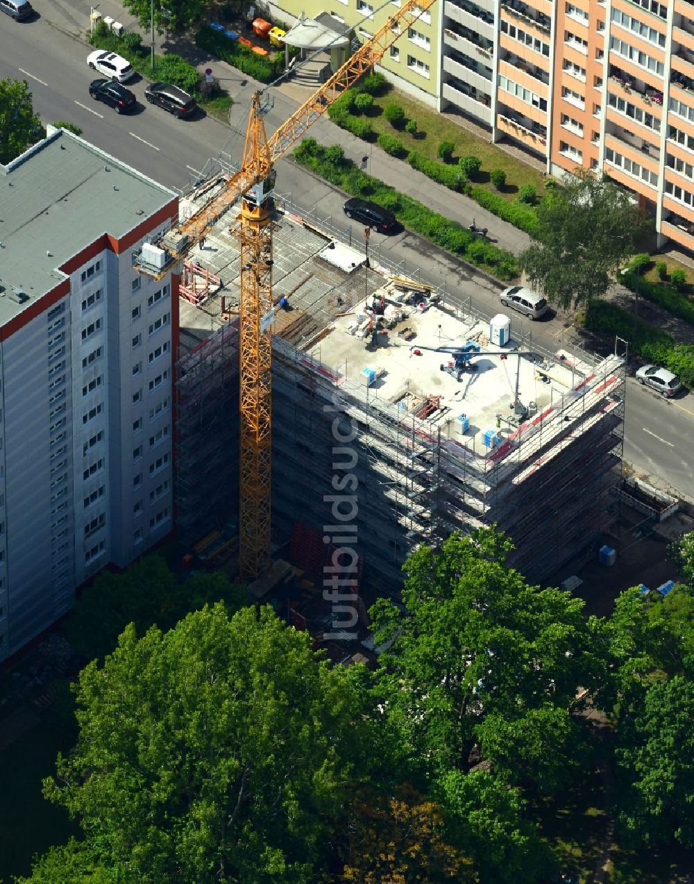 Luftaufnahme Berlin - Baustelle zum Neubau eines Wohn- und Geschäftshauses Zechliner Straße in Hohenschönhausen in Berlin, Deutschland