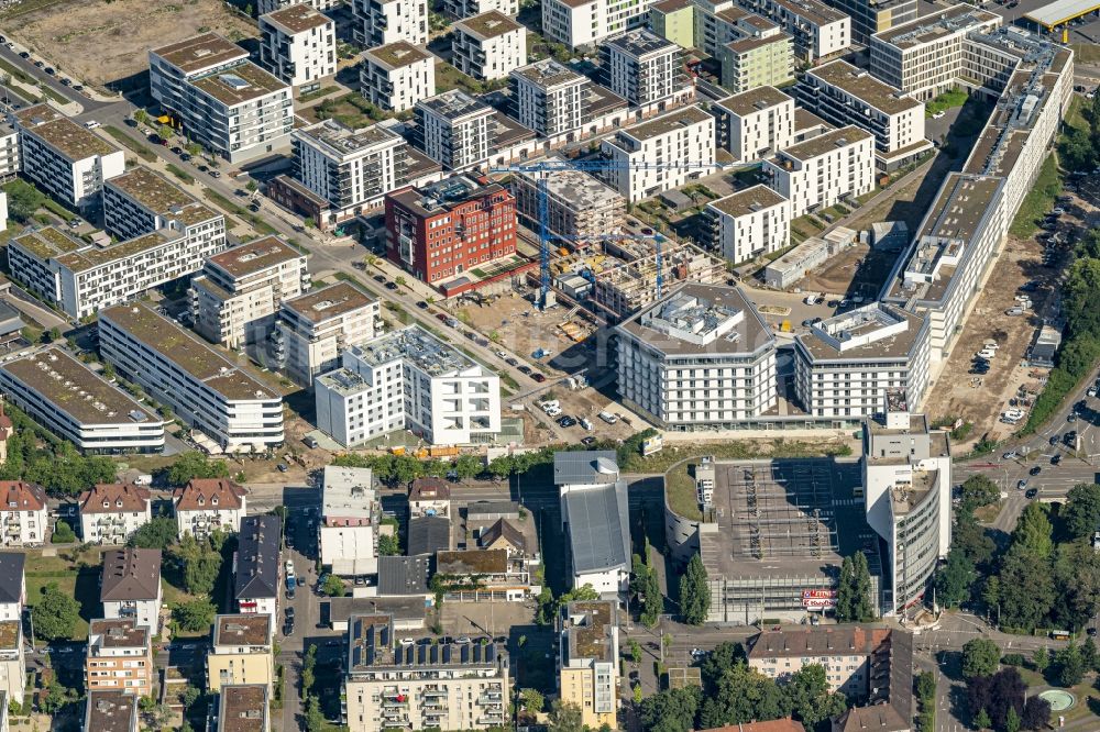 Luftaufnahme Freiburg im Breisgau - Baustelle zum Neubau eines Wohn- und Geschäftshauses an der Zita-Kaiser-Straße in Freiburg im Breisgau im Bundesland Baden-Württemberg, Deutschland