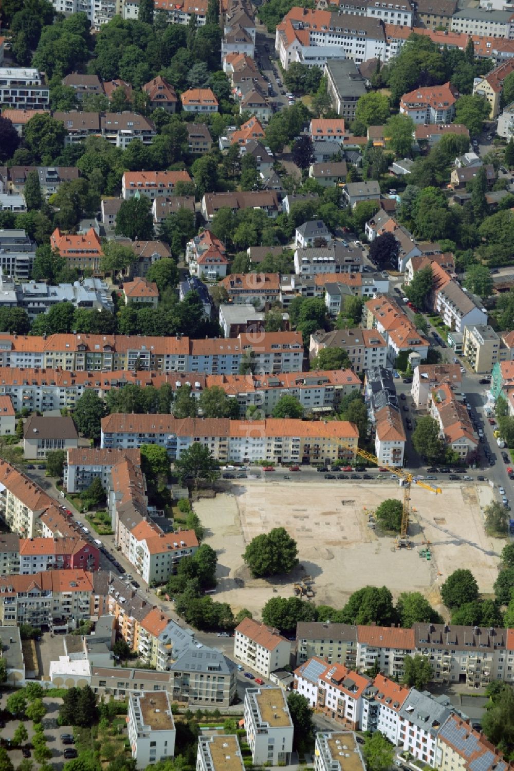 Hannover von oben - Baustelle zum Neubau eines Wohn- und Geschäftshauskomplexes auf dem Abrißgelände der ehemaligen Schule an der Birkenstraße in der Südstadt in Hannover im Bundesland Niedersachsen