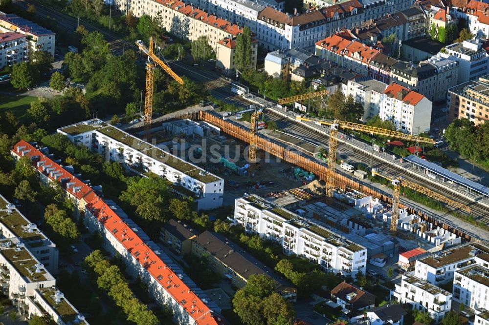 Luftaufnahme München - Baustelle zum Neubau eines Wohn- und Geschäftshausviertels Brennerpark im Ortsteil Sendling-Westpark in München im Bundesland Bayern, Deutschland