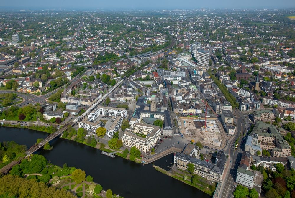 Luftaufnahme Mülheim an der Ruhr - Baustelle zum Neubau eines Wohn- und Geschäftshausviertels in Mülheim an der Ruhr im Bundesland Nordrhein-Westfalen