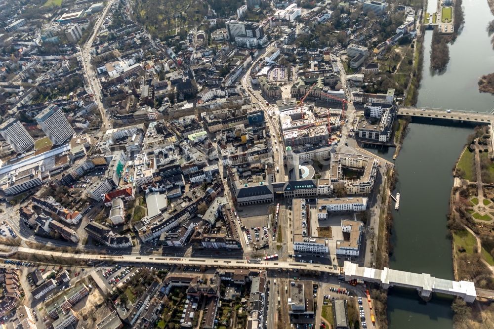 Luftaufnahme Mülheim an der Ruhr - Baustelle zum Neubau eines Wohn- und Geschäftshausviertels Stadtquartier Schloßstraße, kurz SQS in Mülheim an der Ruhr im Bundesland Nordrhein-Westfalen