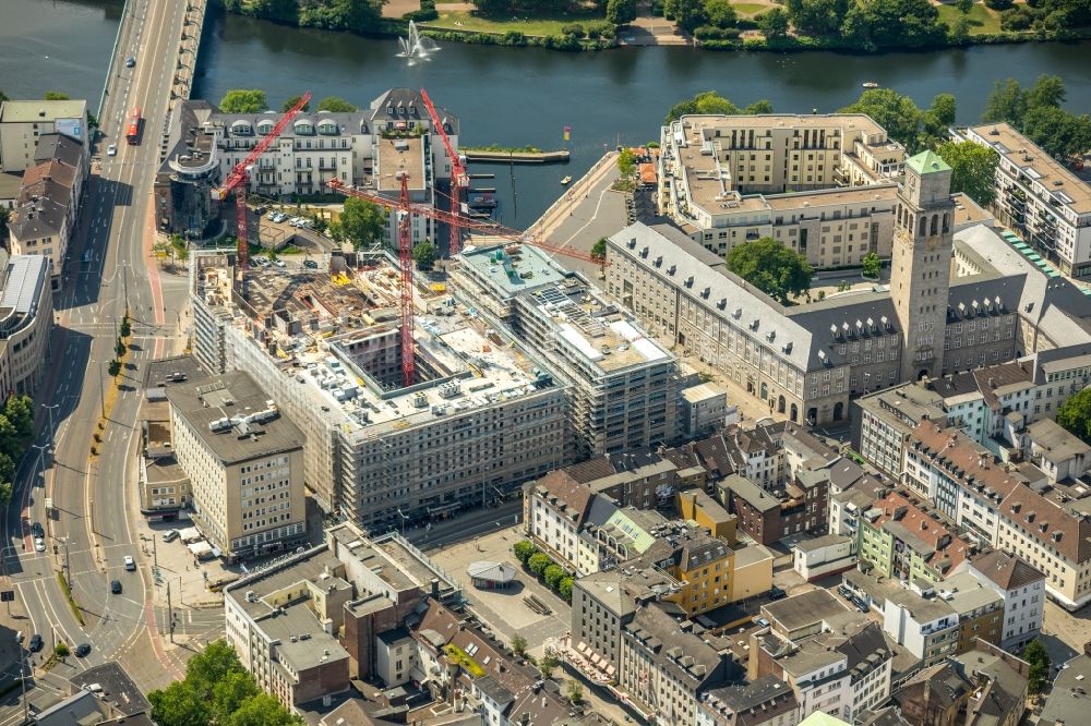 Luftaufnahme Mülheim an der Ruhr - Baustelle zum Neubau eines Wohn- und Geschäftshausviertels Stadtquartier Schloßstraße, kurz SQS in Mülheim an der Ruhr im Bundesland Nordrhein-Westfalen