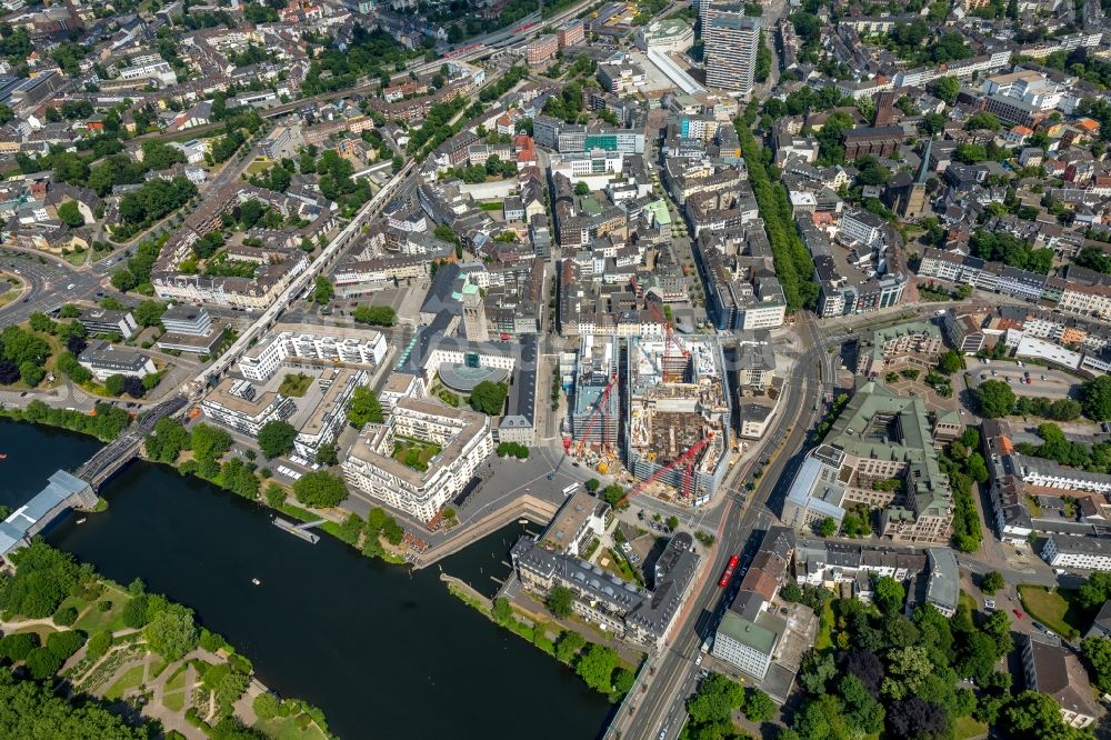 Luftaufnahme Mülheim an der Ruhr - Baustelle zum Neubau eines Wohn- und Geschäftshausviertels Stadtquartier Schloßstraße, kurz SQS in Mülheim an der Ruhr im Bundesland Nordrhein-Westfalen