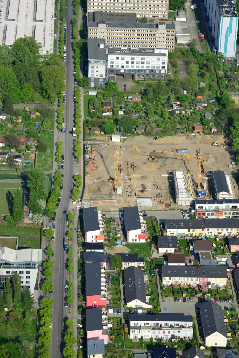 Berlin von oben - Baustelle zum Neubau einer Wohnanlage an der Bornitzstraße in Lichtenberg in Berlin