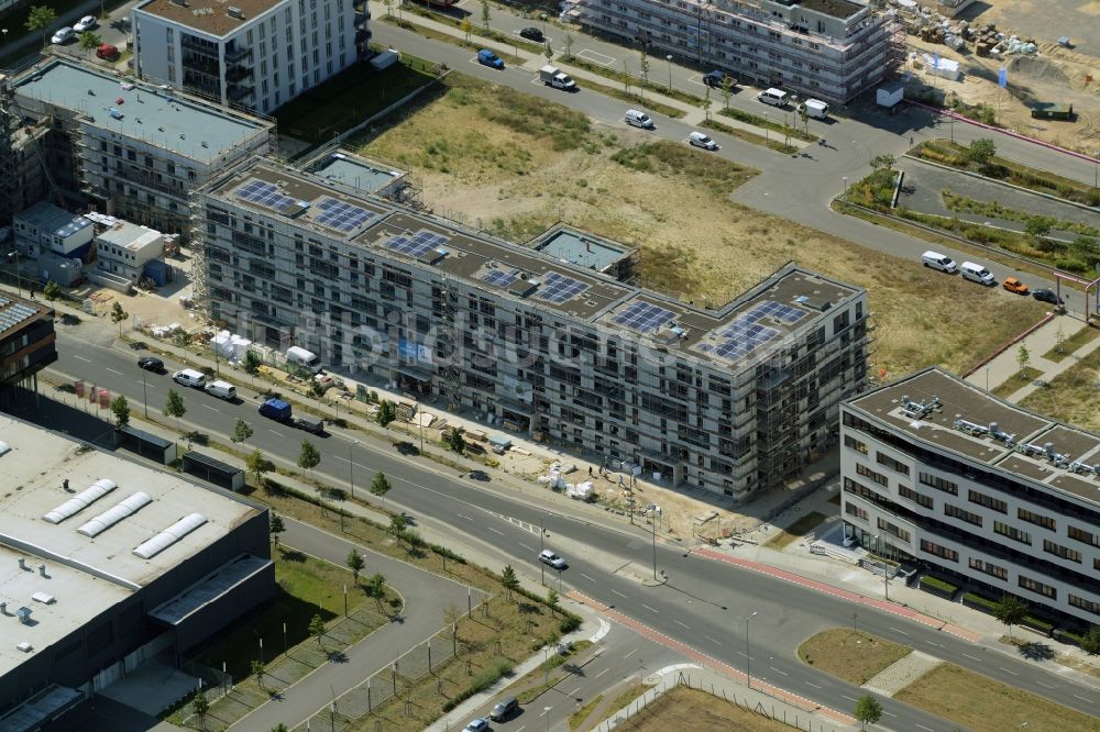 Berlin von oben - Baustelle zum Neubau der Wohnanlage Charlotte am Campus am Groß-Berliner Damm in Berlin