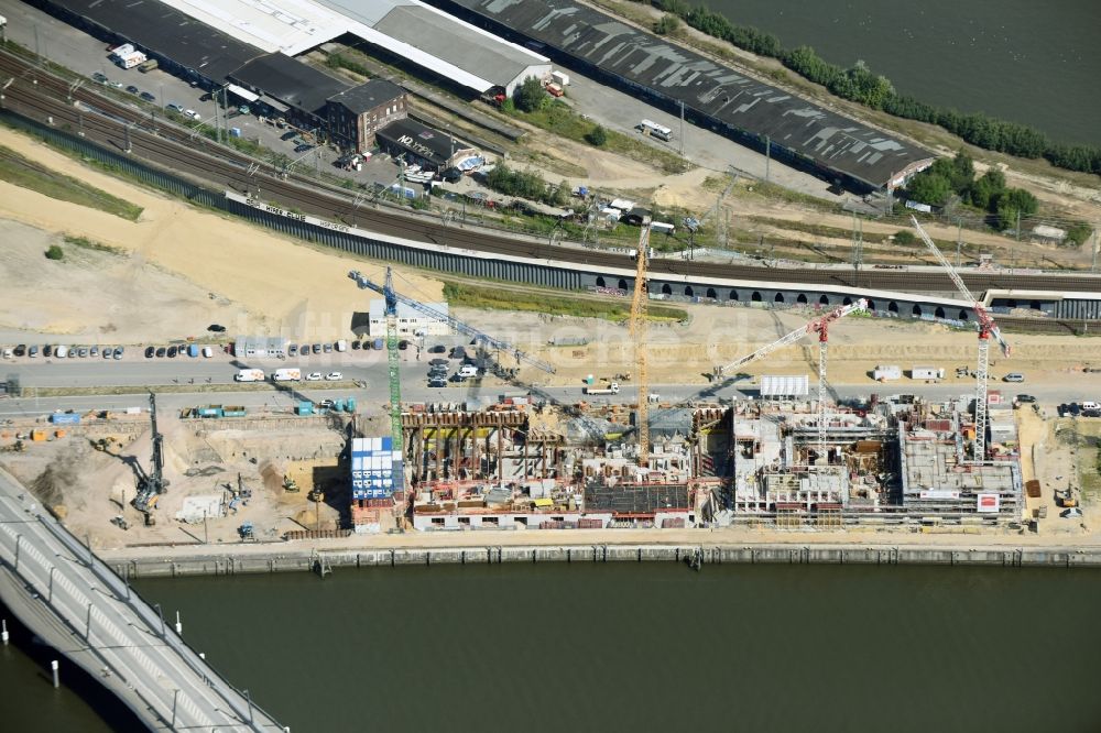 Luftaufnahme Hamburg - Baustelle zum Neubau einer Wohnanlage an der Elbe in Hamburg