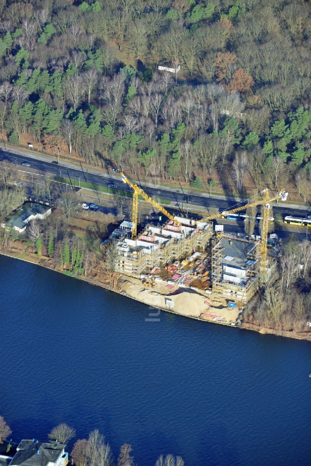 Luftbild Berlin - Baustelle zum Neubau des Wohnanlage Living Spree am Ufer der Spree im Bezirk Treptow-Köpenick im Bundesland Berlin