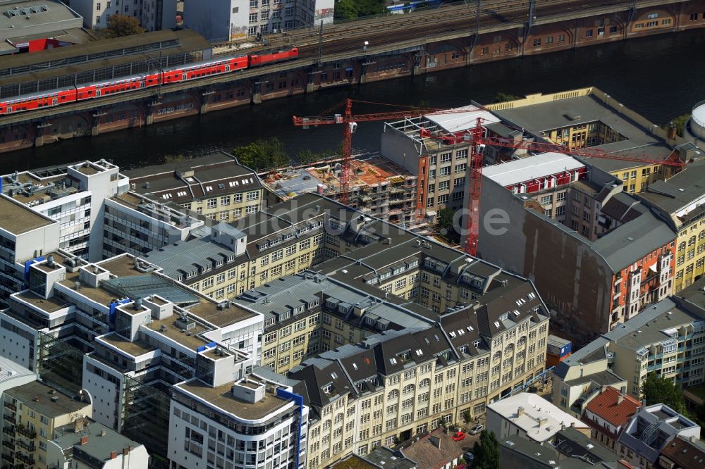 Luftbild Berlin - Baustelle zum Neubau der Wohnanlage Be Mitte in der Rungestraße im Ortsteil Mitte in Berlin