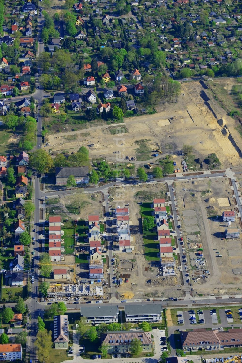 Luftbild Berlin - Baustelle zum Neubau einer Wohnanlage am Rinchnancher Weg in Karlshorst im Bezirk Lichtenberg in Berlin