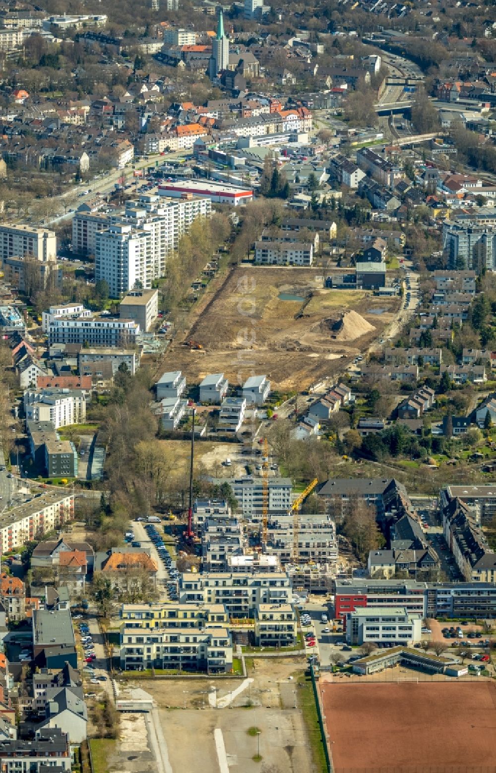 Luftaufnahme Essen - Baustelle zum Neubau von Wohnblöcken mit Eigentumswohnungen entlang der Veronikastraße in Essen im Bundesland Nordrhein-Westfalen - NRW, Deutschland