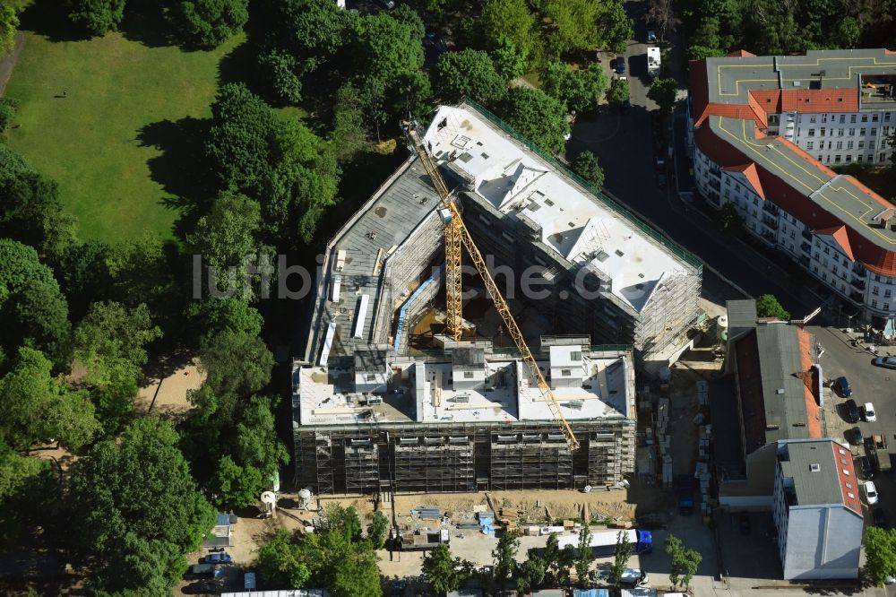 Luftbild Berlin - Baustelle zum Neubau eines Wohnblocks in der Rathausstraße in Berlin, Deutschland