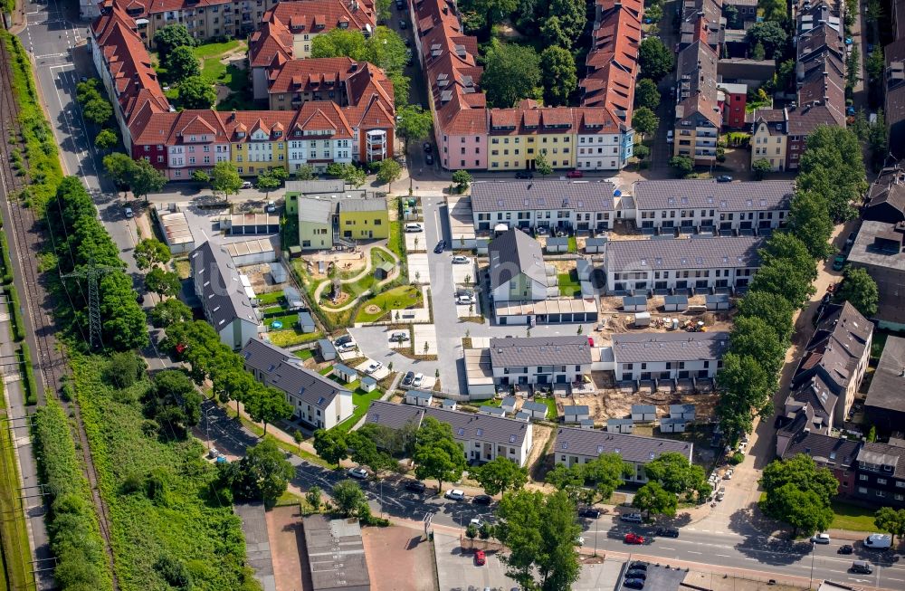 Oberhausen von oben - Baustelle zum Neubau- Wohngebiet einer Einfamilienhaus- Siedlung der Deutschen Reihenhaus AG in Oberhausen im Bundesland Nordrhein-Westfalen