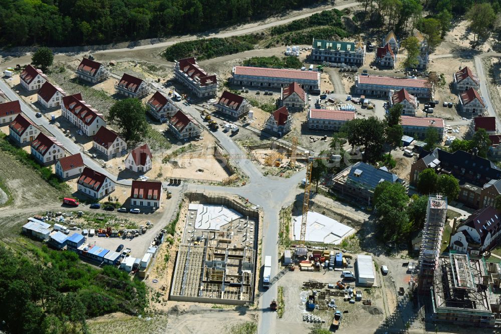 Beelitz von oben - Baustelle zum Neubau eines Wohngebiets Quartier Beelitz-Heilstätten in Beelitz im Bundesland Brandenburg, Deutschland