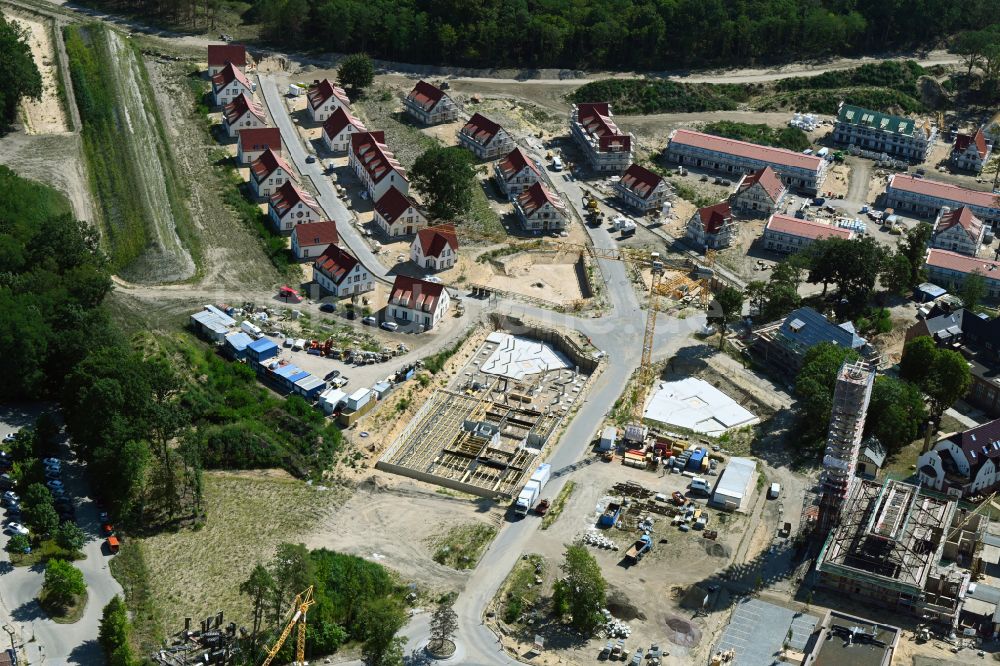 Beelitz aus der Vogelperspektive: Baustelle zum Neubau eines Wohngebiets Quartier Beelitz-Heilstätten in Beelitz im Bundesland Brandenburg, Deutschland