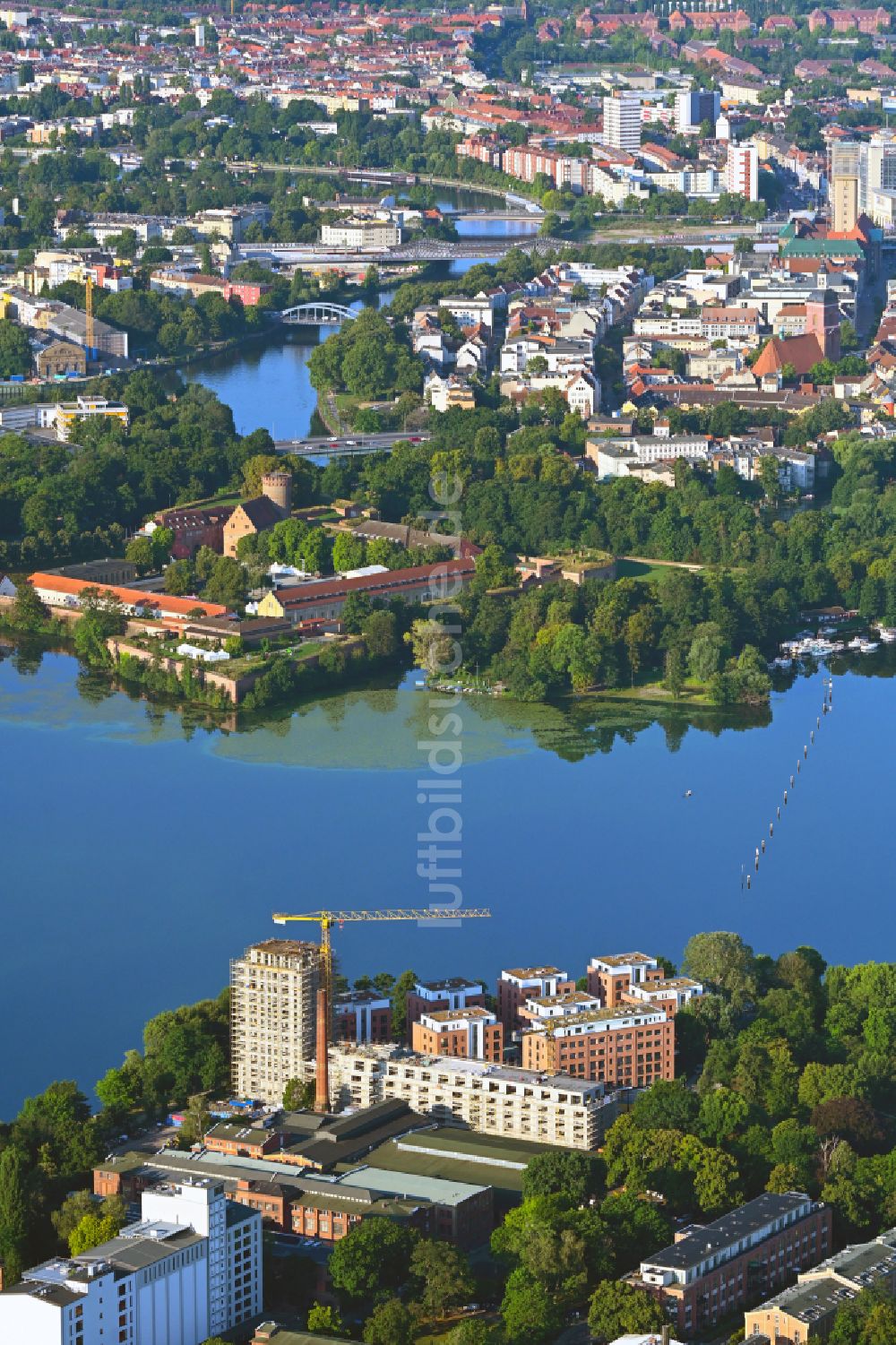 Luftbild Berlin - Baustelle zum Neubau eines Wohnhauses in Berlin, Deutschland