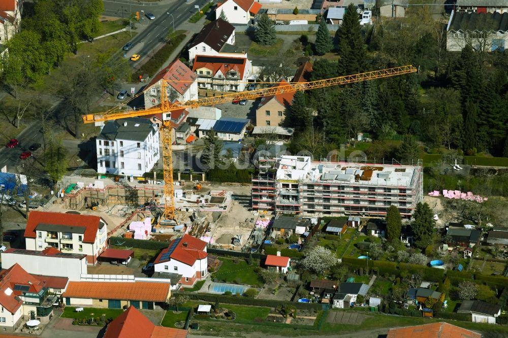 Velten von oben - Baustelle zum Neubau eines Wohnhauses Breite Straße - Bullenwinkel in Velten im Bundesland Brandenburg, Deutschland