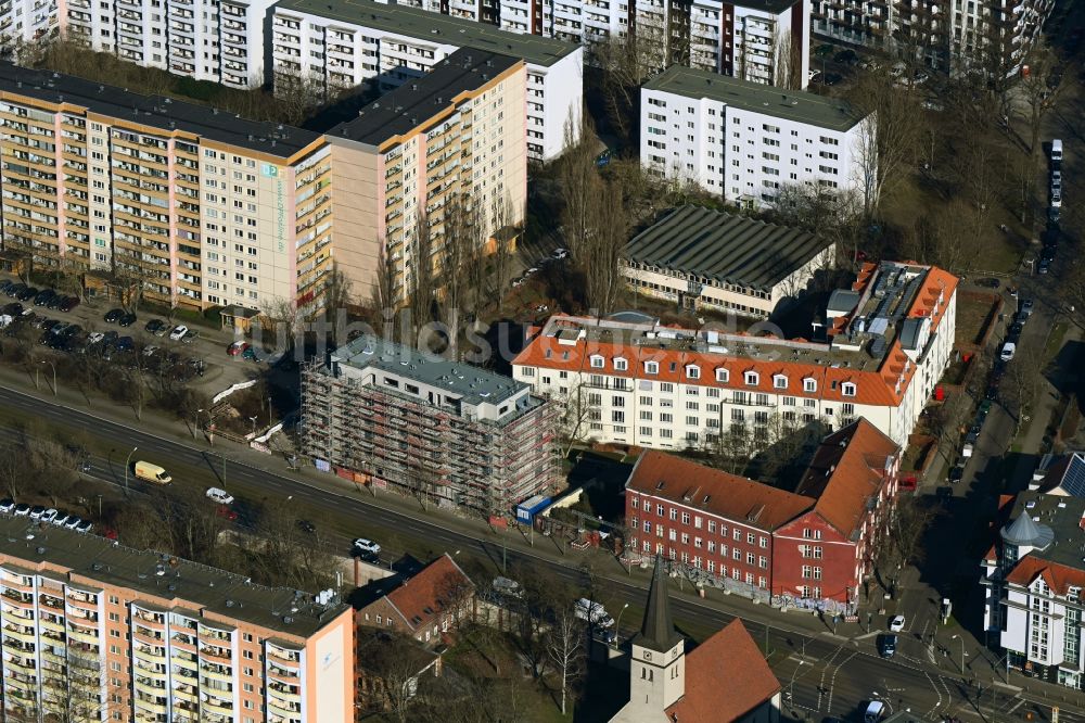 Berlin von oben - Baustelle zum Neubau eines Wohnhauses EAST SIDE STUDIOS in Berlin, Deutschland