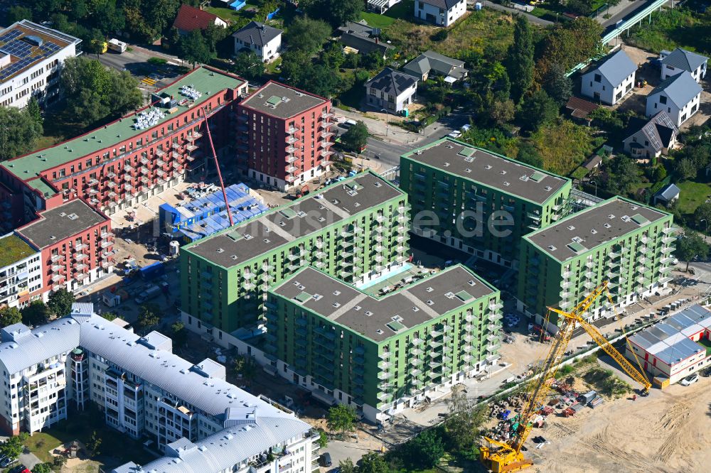 Berlin aus der Vogelperspektive: Baustelle zum Neubau eines Wohnhauses Ferdinand's Garden im Ortsteil Hohenschönhausen in Berlin, Deutschland