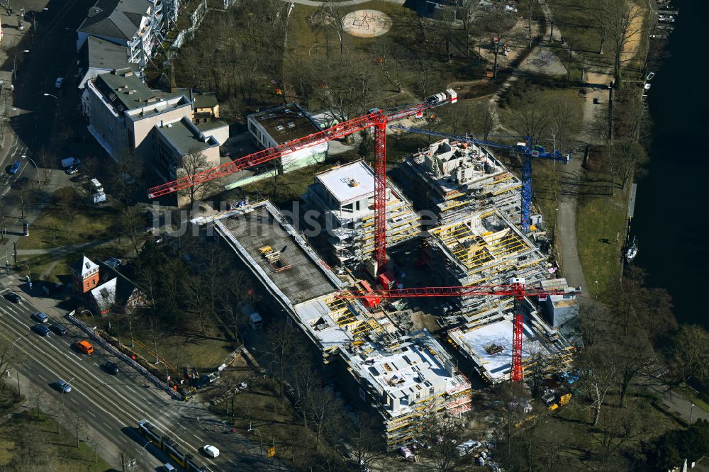 Berlin von oben - Baustelle zum Neubau eines Wohnhauses Am Generalshof im Ortsteil Köpenick in Berlin, Deutschland