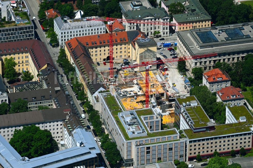 München aus der Vogelperspektive: Baustelle zum Neubau eines Wohnhauses an der Katharina-von-Bora-Straße - Karlstraße im Ortsteil Maxvorstadt in München im Bundesland Bayern, Deutschland