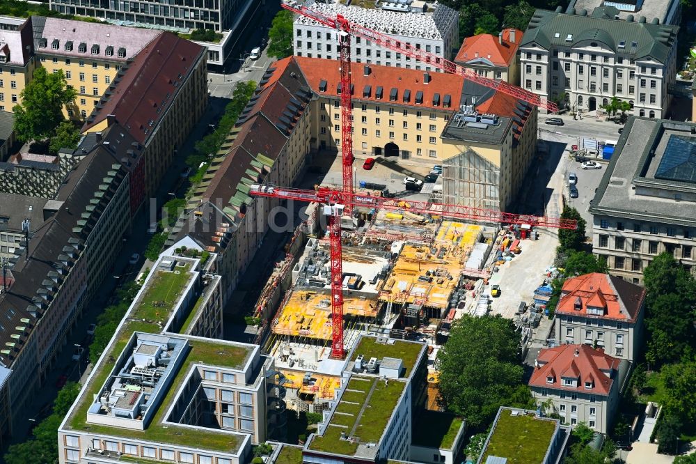 Luftaufnahme München - Baustelle zum Neubau eines Wohnhauses an der Katharina-von-Bora-Straße - Karlstraße im Ortsteil Maxvorstadt in München im Bundesland Bayern, Deutschland