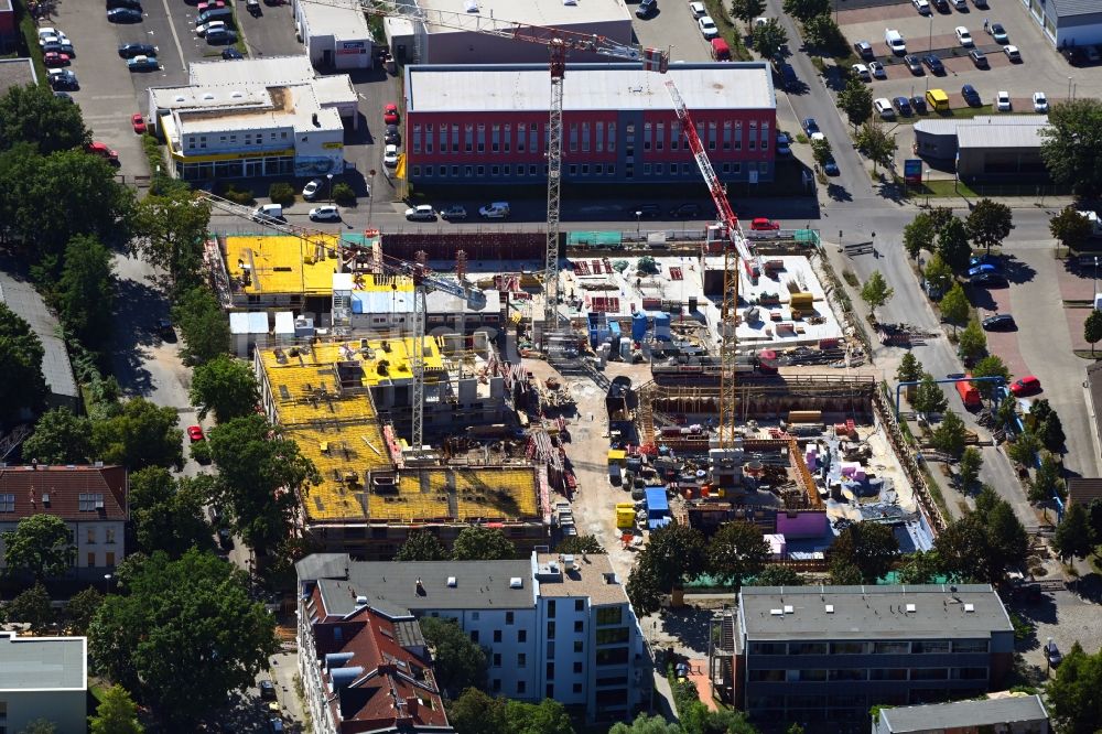 Berlin von oben - Baustelle zum Neubau eines Wohnhauses im Ortsteil Adlershof in Berlin, Deutschland