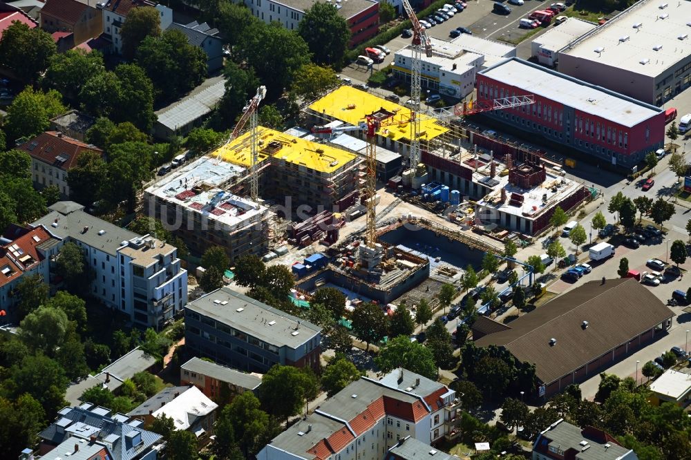 Berlin aus der Vogelperspektive: Baustelle zum Neubau eines Wohnhauses im Ortsteil Adlershof in Berlin, Deutschland