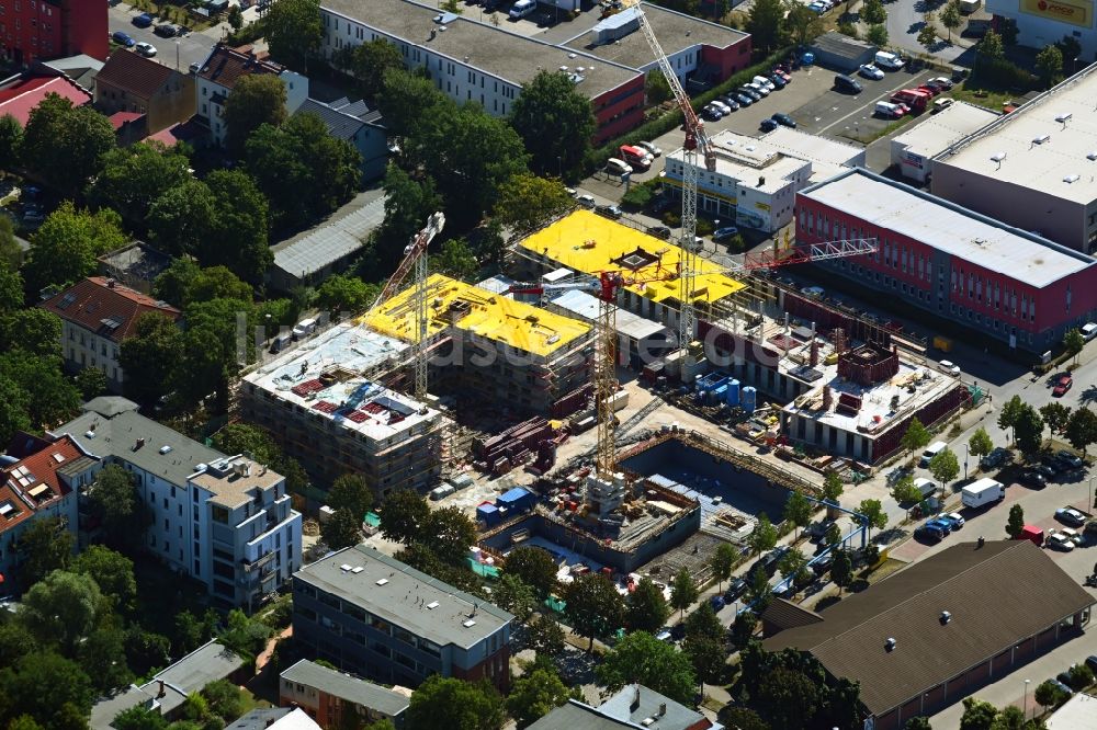 Luftbild Berlin - Baustelle zum Neubau eines Wohnhauses im Ortsteil Adlershof in Berlin, Deutschland