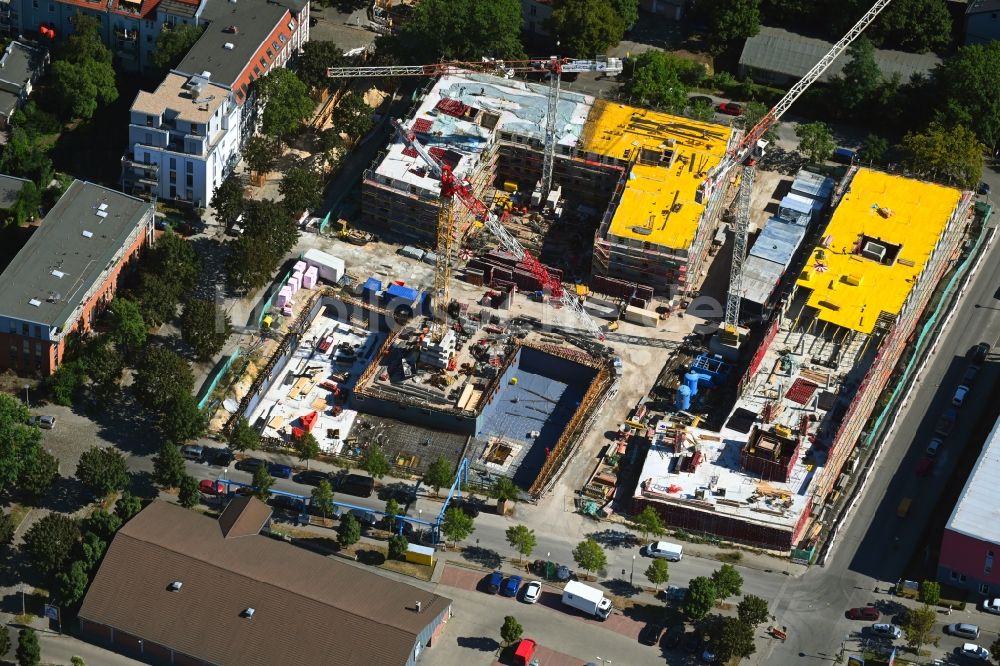 Berlin von oben - Baustelle zum Neubau eines Wohnhauses im Ortsteil Adlershof in Berlin, Deutschland